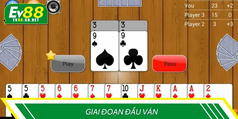 Giai đoạn đầu ván chú trọng đến việc giữ bài